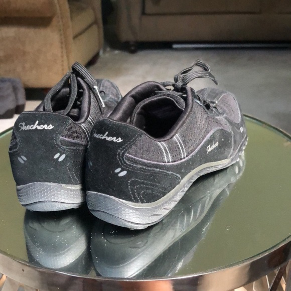 Sketchers relaxed fit with memory foam Women’s Black size 8.5. Like new! - Picture 2 of 4